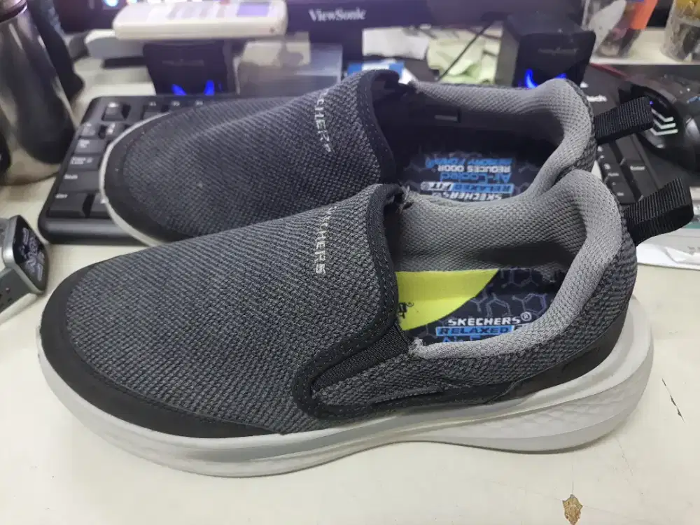 Skechers Size 44 Like New