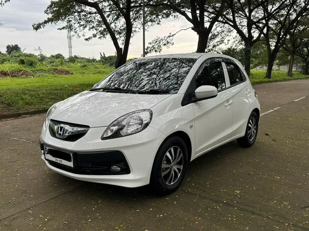 Km 40rb Honda Brio E 2015 Limited edition velg twotone tangan pertama