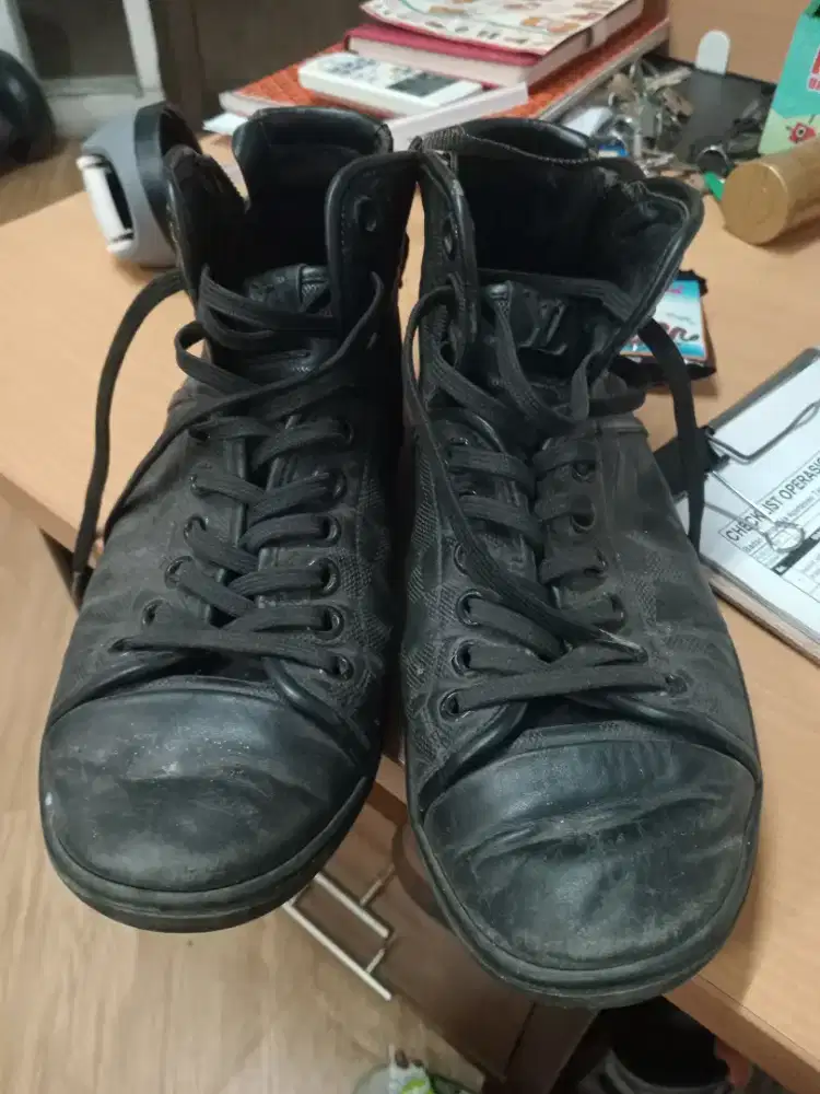 Sepatu pria  LV siize 41