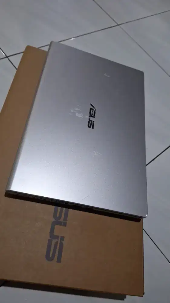 Bismillah dijual laptop asus vivobook i5 ram 8gb ssd256gb siap pakai