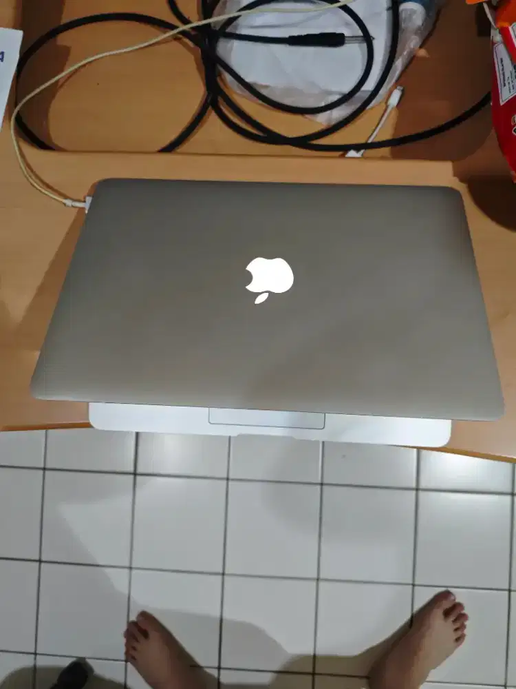 Apple Macbook Air 13 inch 128 GB (I5, 2015)