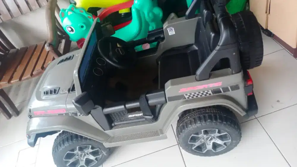 Dijual mainan mobil aki