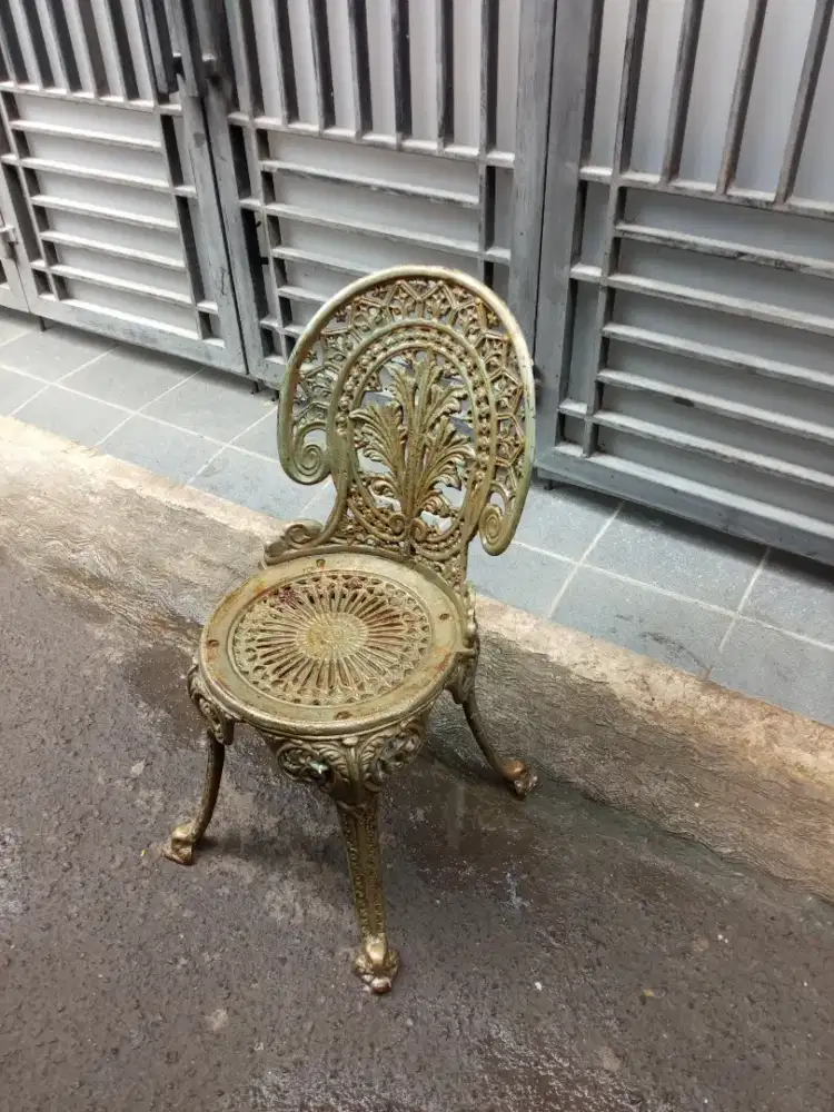 Kursi besi Antik Kursi Jadul Banget