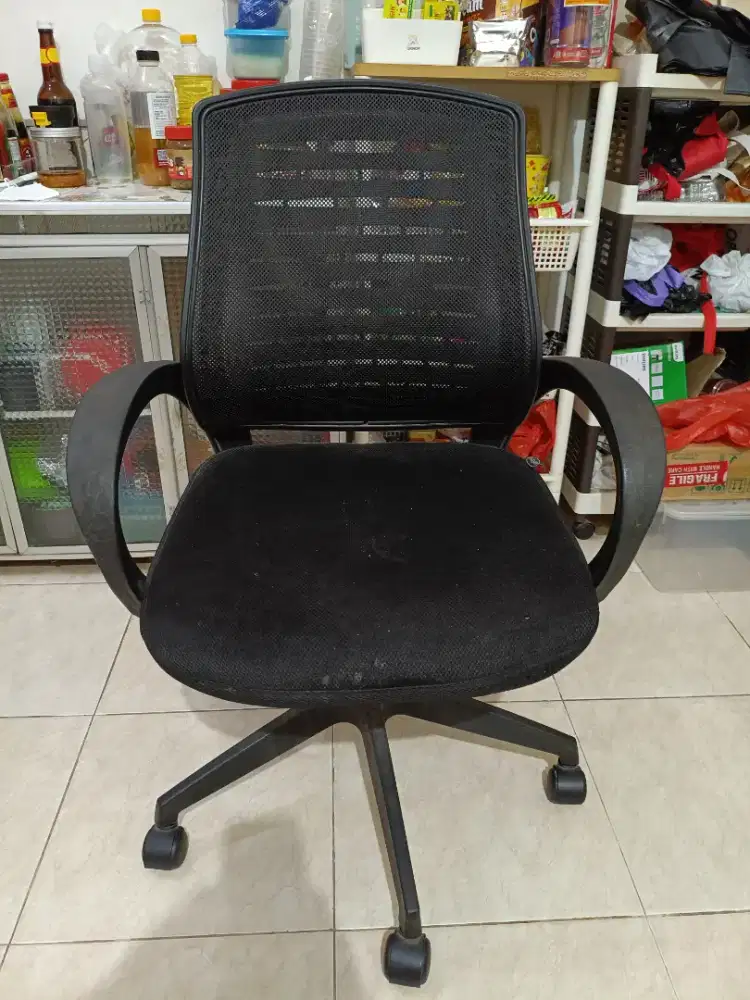 Kursi Kantor Informasi Masih Bagus Jarang Pakai Murah