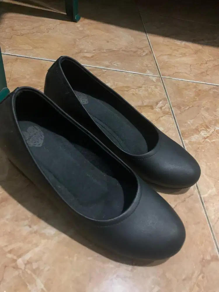 Sepatu Pantofel Adorable Project – Baru