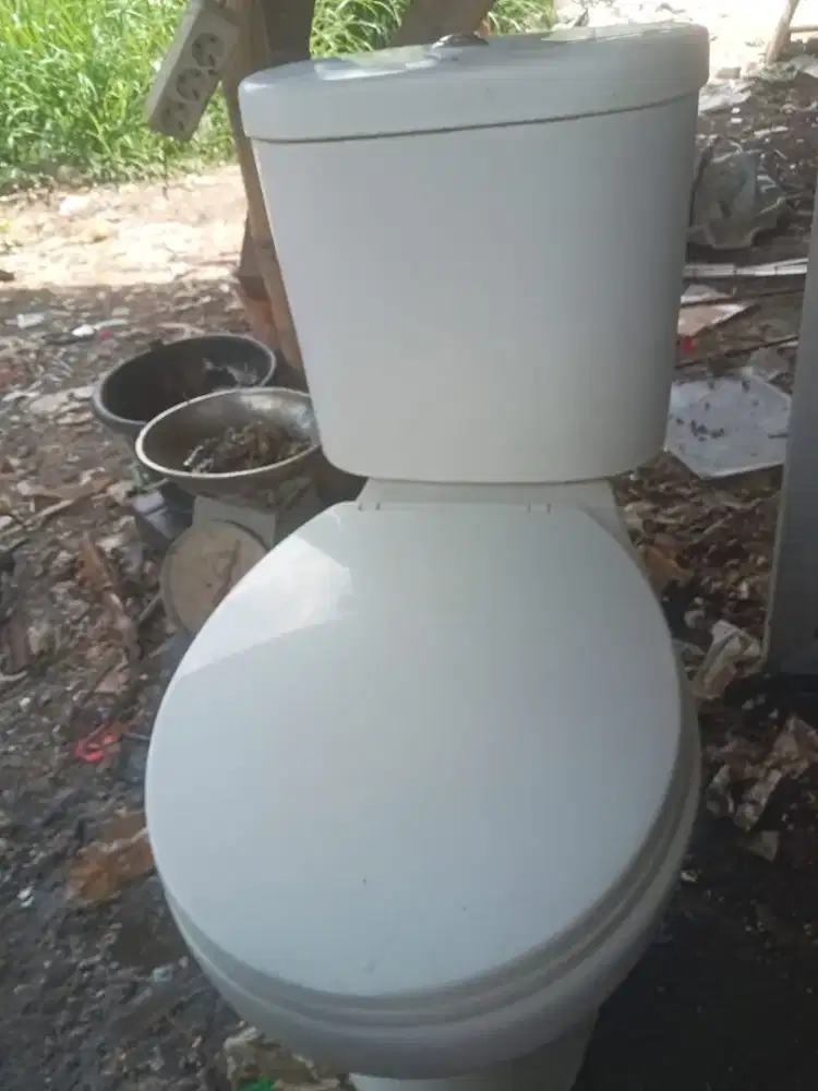 Closet duduk merk kia