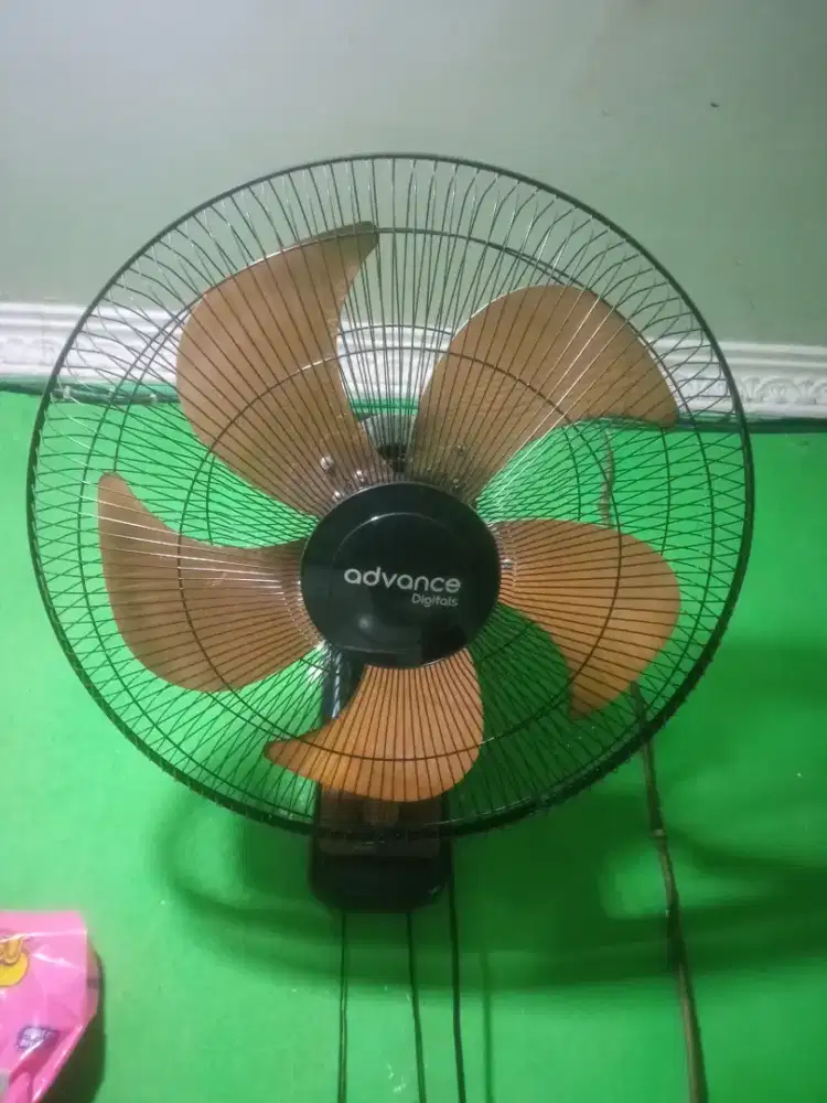 Kipas Angin Dinding Baling Besi 18 Inch Advance