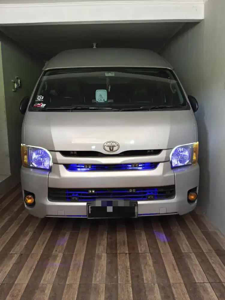 Toyota Hiace Commuter 2.5 MT