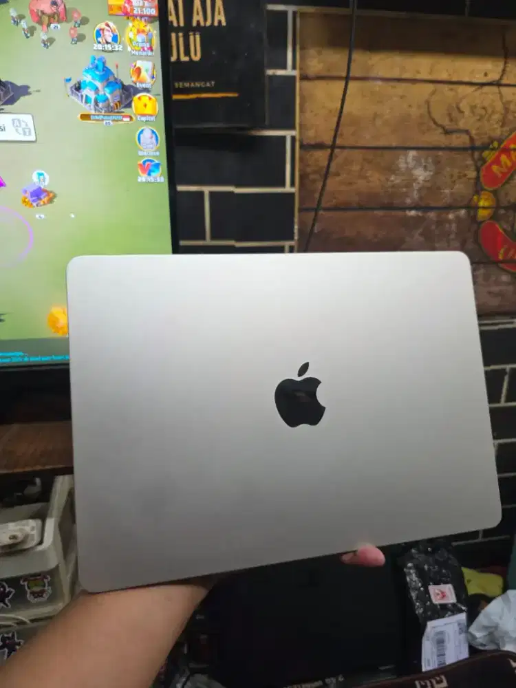 MacBook Air M2 2022 iBox Mulus Ada Minus Fungsi Normal