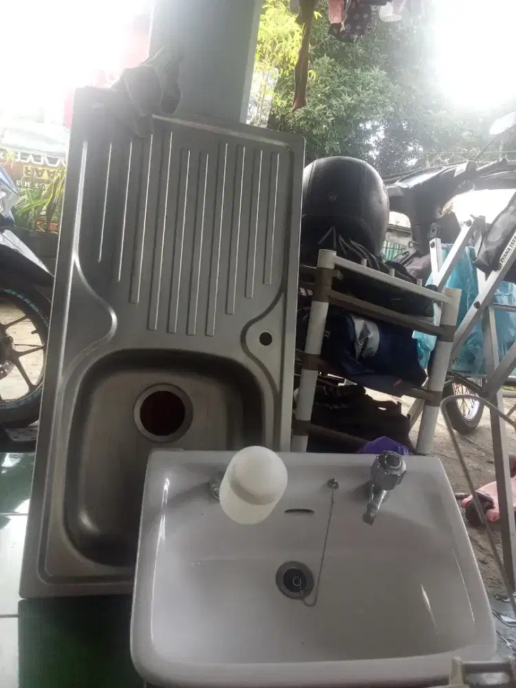 Wastafel  cuci tangan dan piring