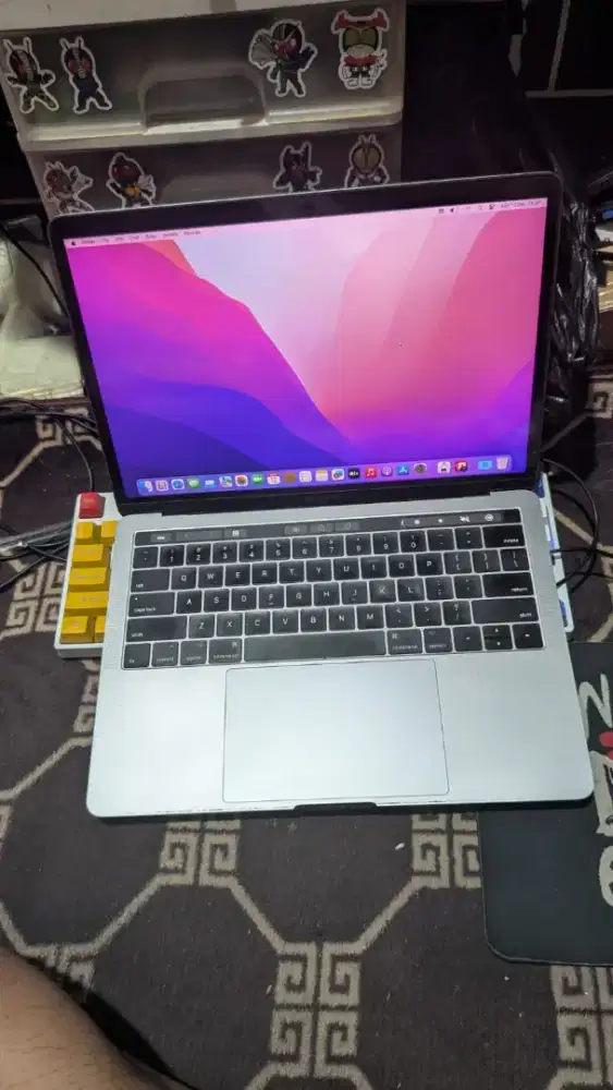 MacBook Pro 2017 Touchbar iBox 8/256 Mulus Normal Siap Pakai