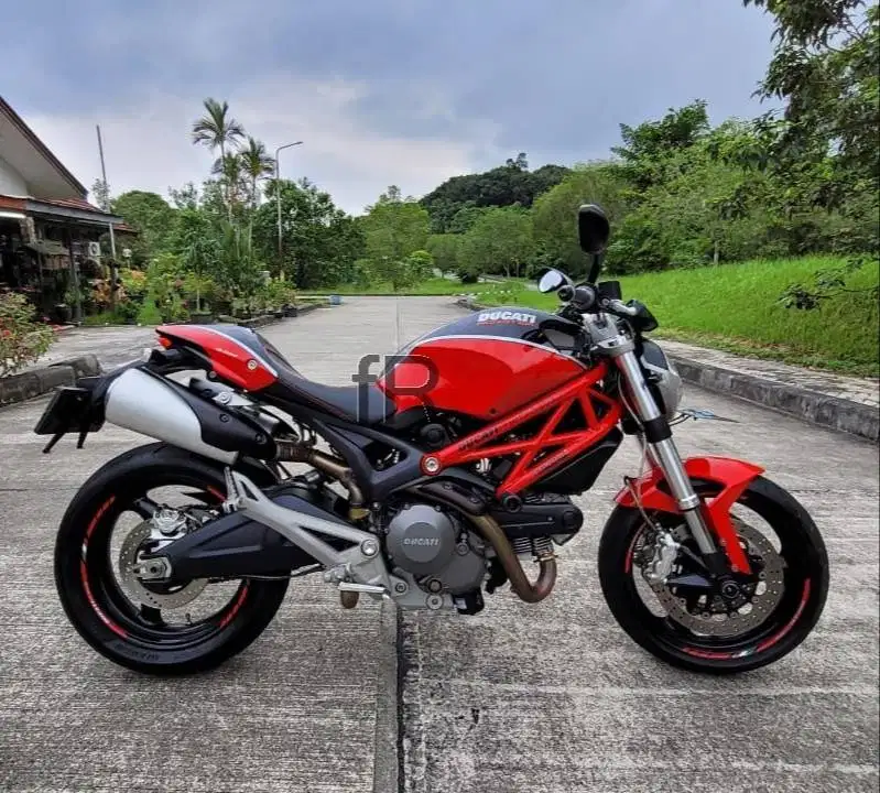 Dijual Santai Ducati Monster 696 — Bonus Knalpot Racing & Accu Charger