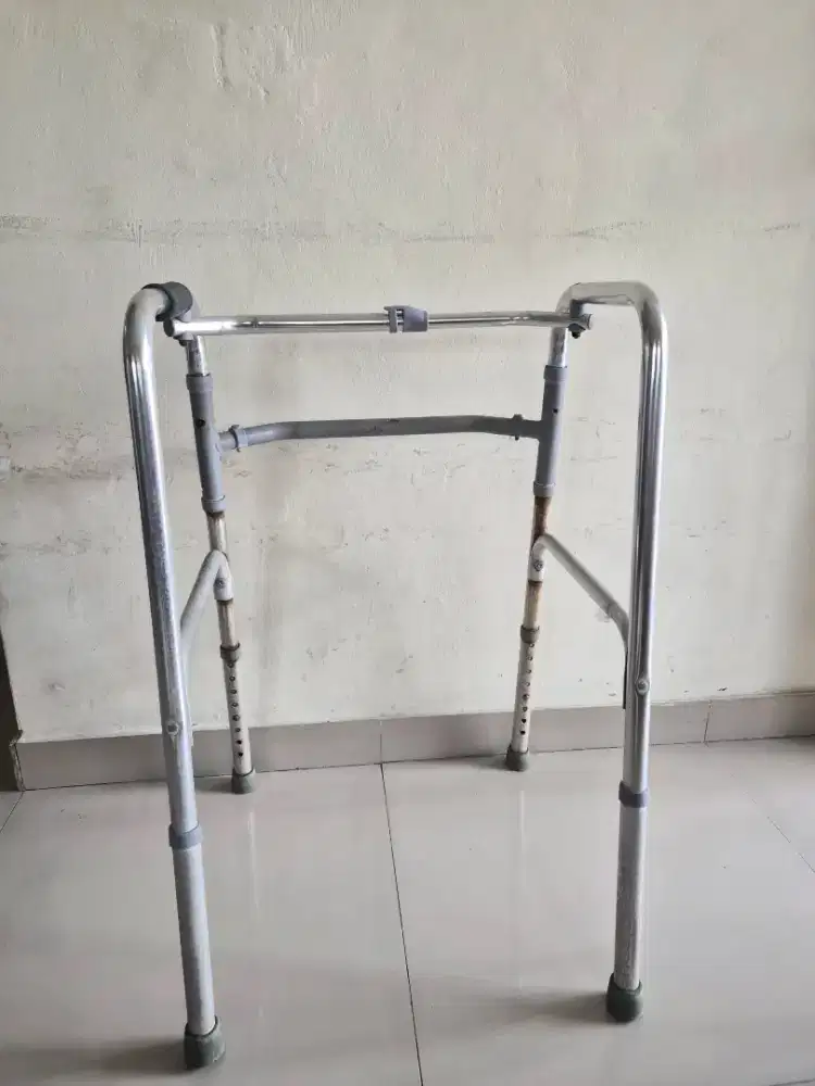 Tongkat walker alat bantu jalan lansia, tongkat kaki 4