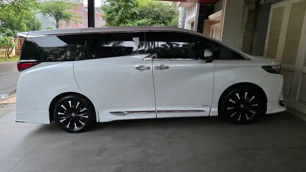 Toyota Alphard Hybrid Modelista 2023