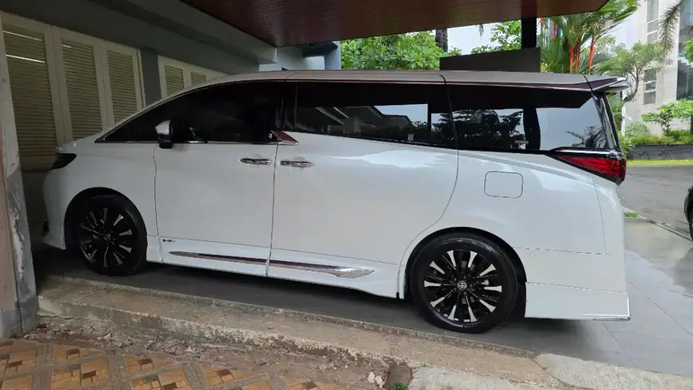 Toyota Alphard Hybrid Modelista 2023