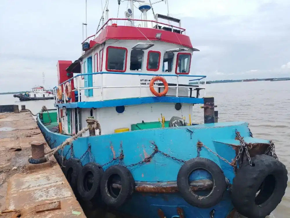 Di jual Tugboat & tongkang 180 feet flat top tahun 1984 - 1984