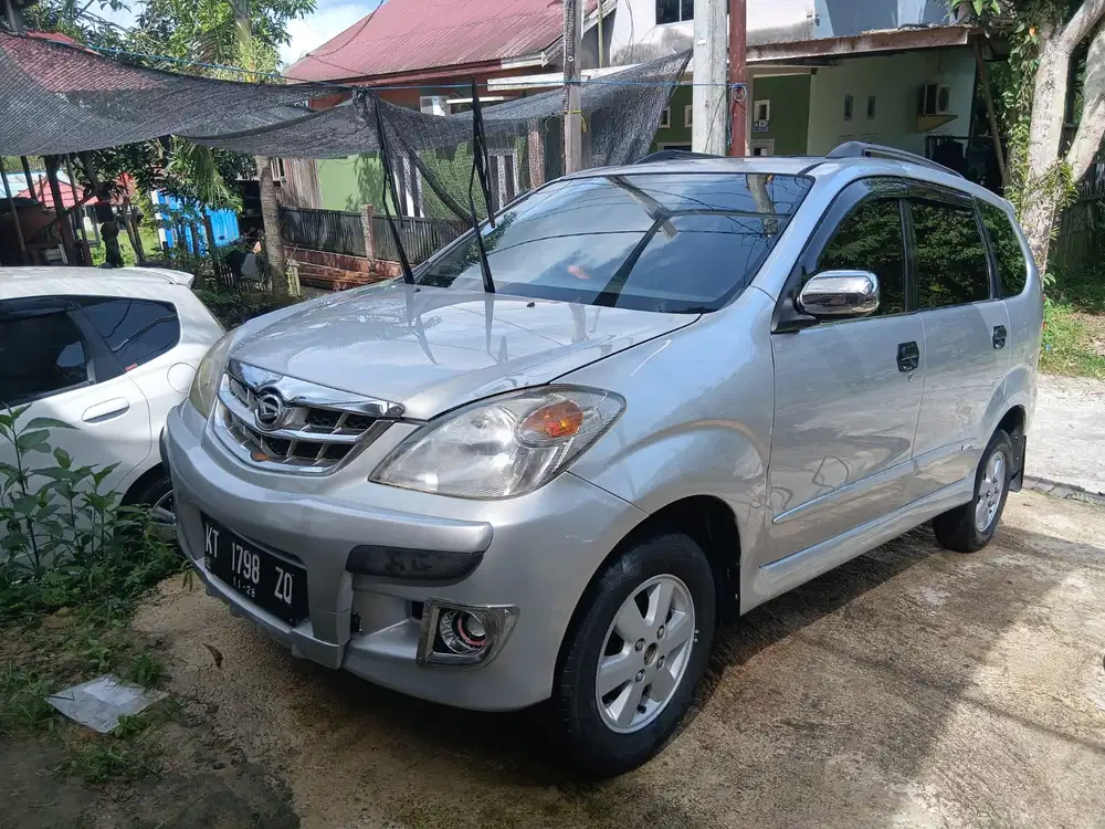 Daihatsu Xenia 2011 Bensin