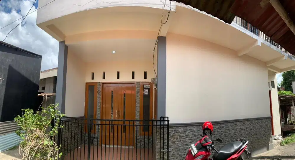 DISEWAKAN RUMAH 2 LANTAI KAMAR 4, GRAHA RAYA PAKU JAYA