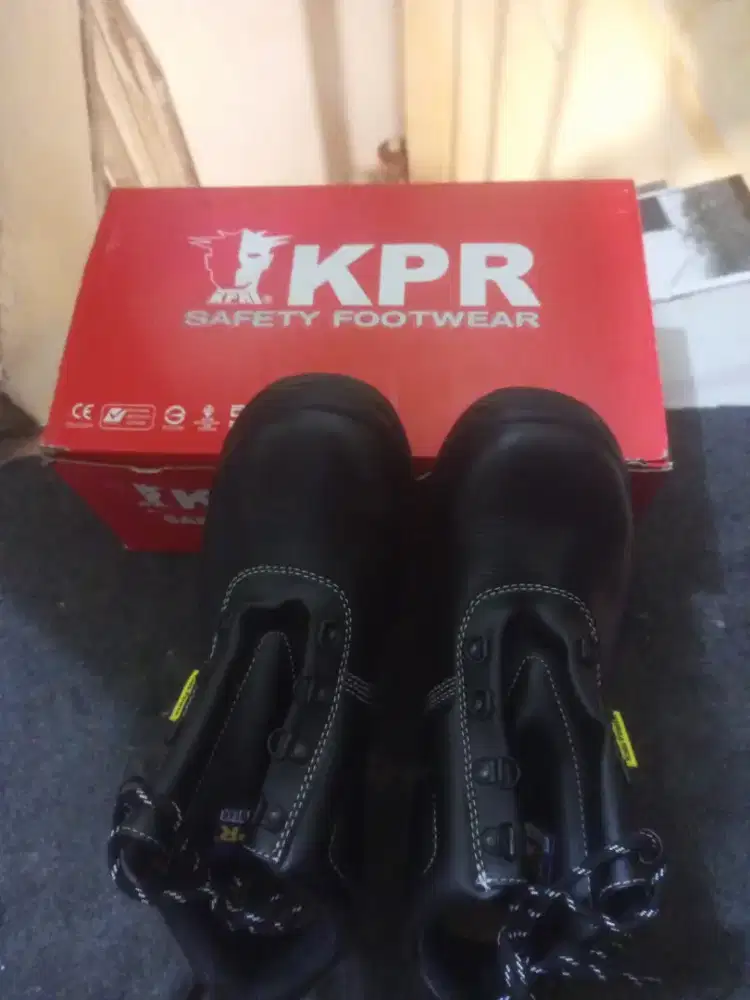 Sapatu safety king power