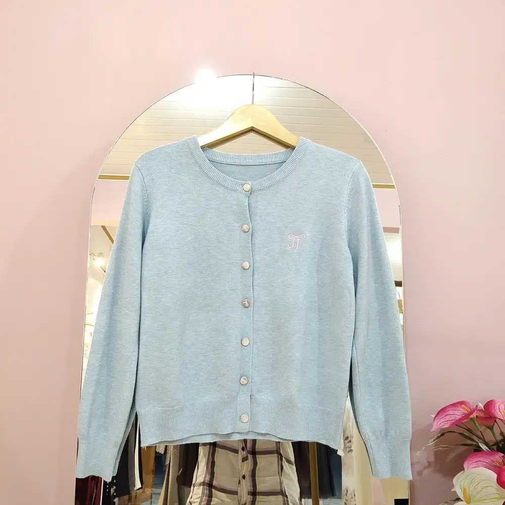 Host live dan konten toko baju