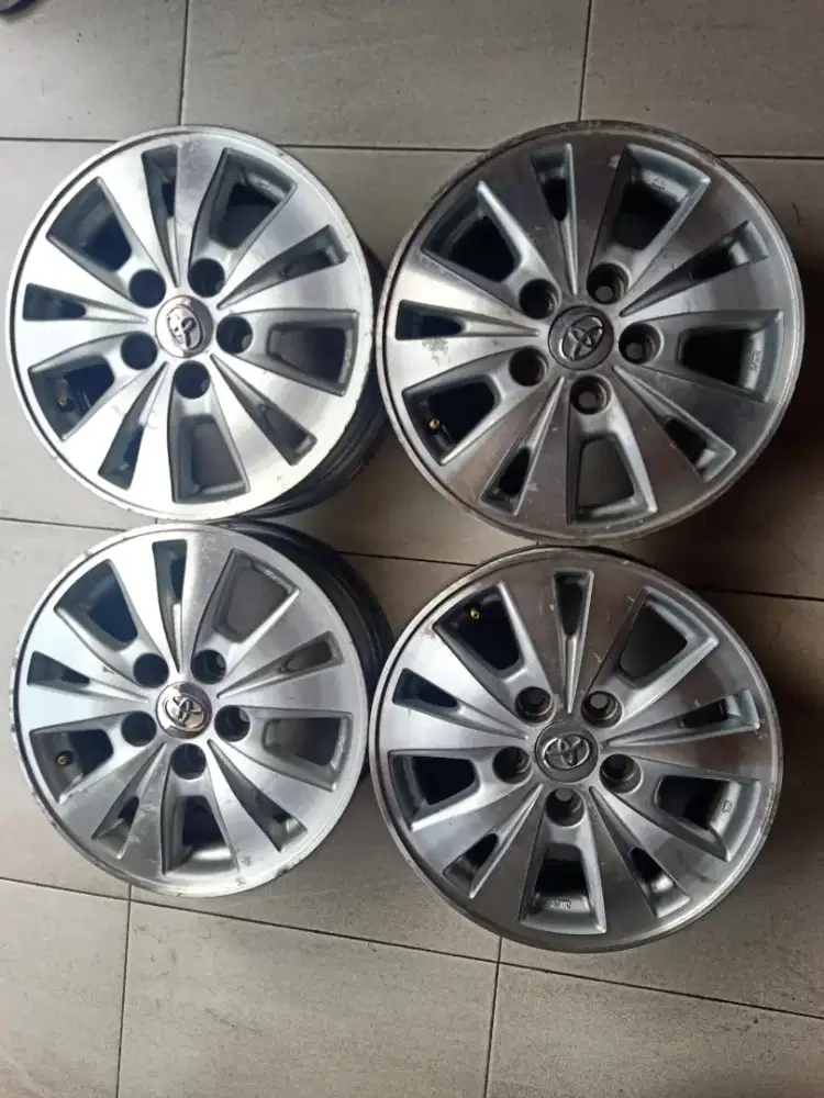 Jual peleg copotan Innova v luxury R 15 masih orian tidak peyang/retak