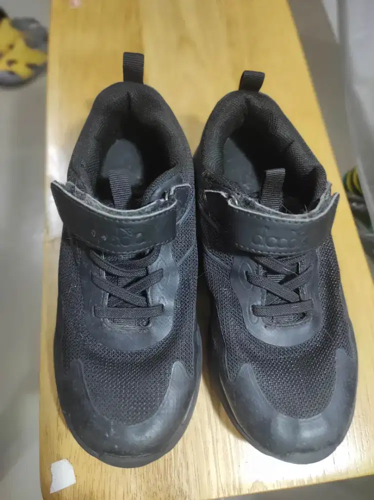 Sepatu Anak merk Diadora 32