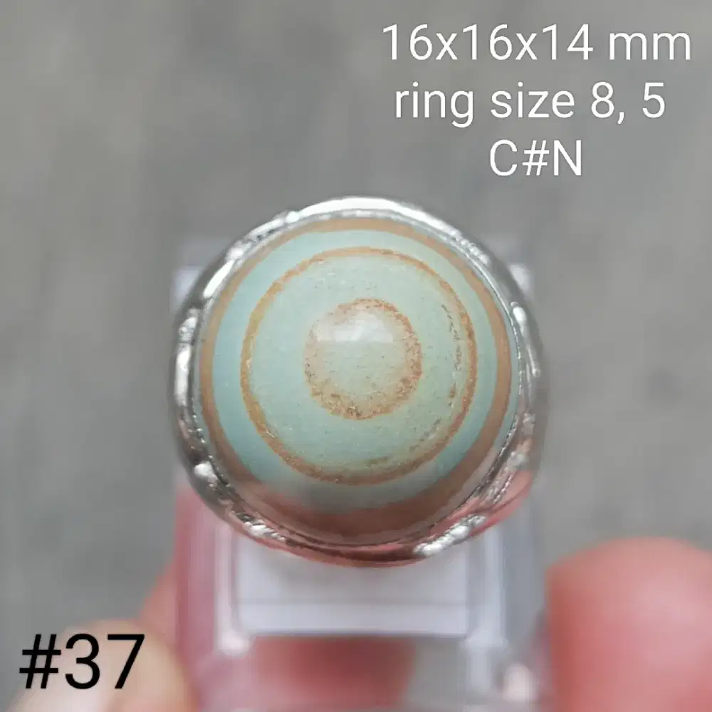 Batu akik motif puser bumi