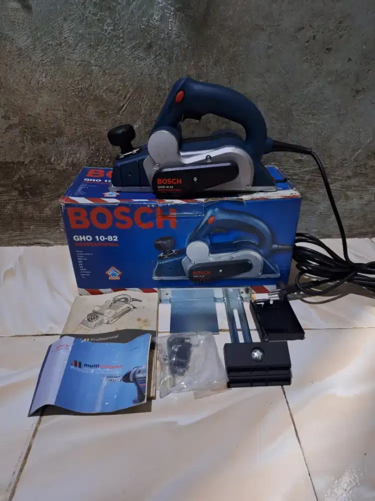 Mesin serut bosch GHO 10-82