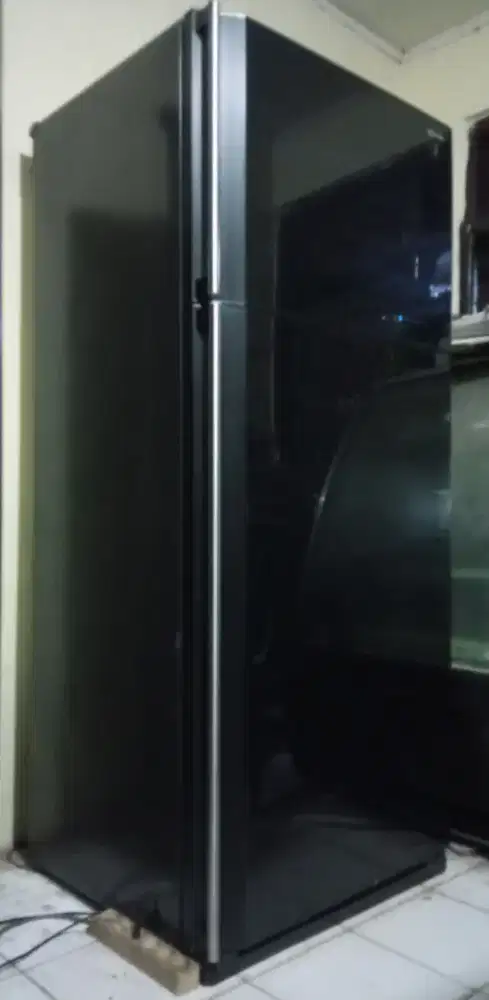 KULKAS SHARP 2 PINTU SUPER JUMBO KONDISI NORMAL MASIH TERPAKAI/ NETT