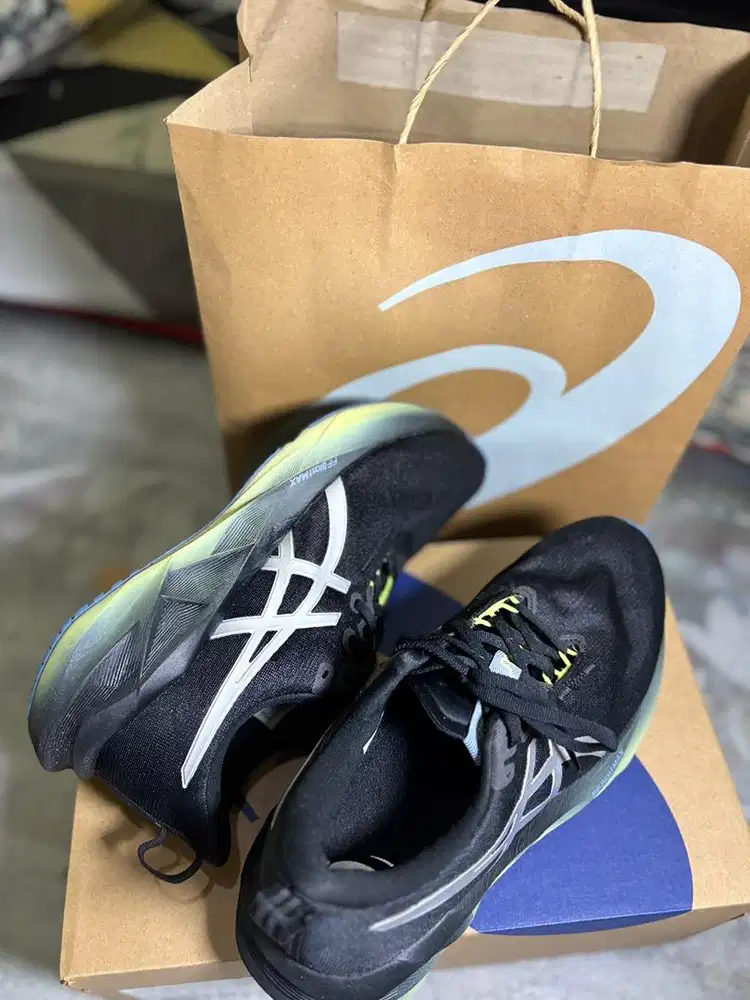 Sepatu Asics Novablast 5 Luxe Hitam