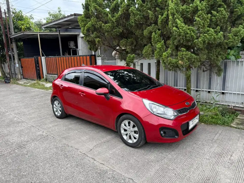 DP 15jt - Kia Rio HB 1.4 matic 2012 Merah || 2013