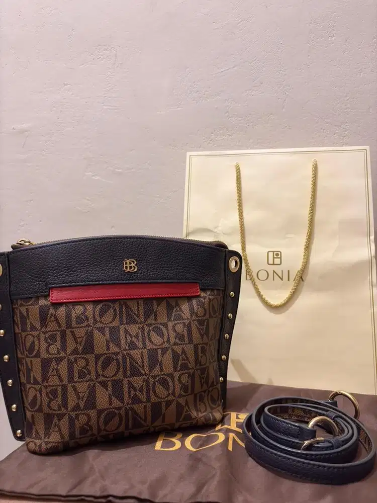 Preloved Tas Bonia Sling Monogram Mix Kulit