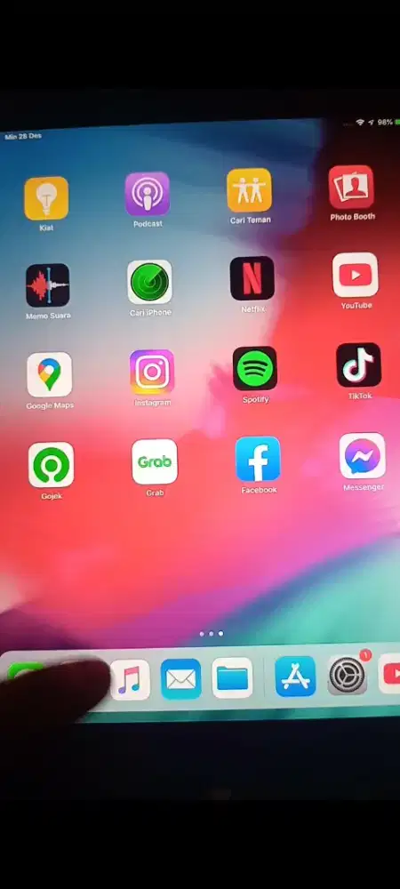 iPad air 1/simcard/4g/64gb/12.5.7/ibox.