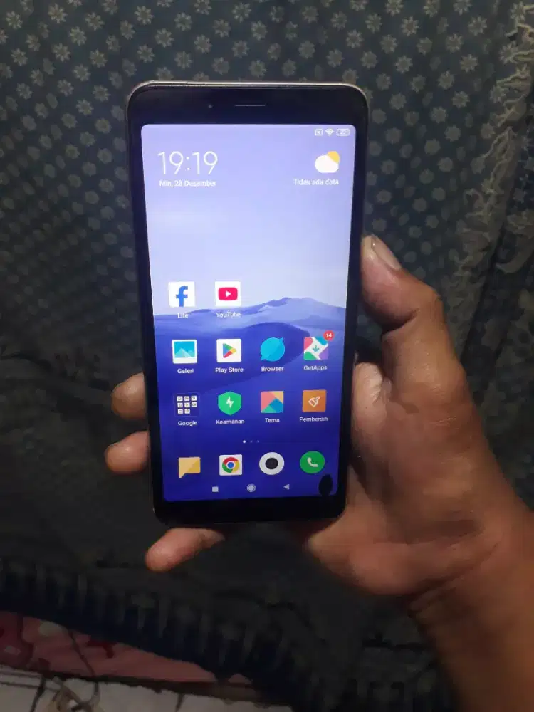 Redmi 6a  minus layar tompel dikit sama spiker sember dikit