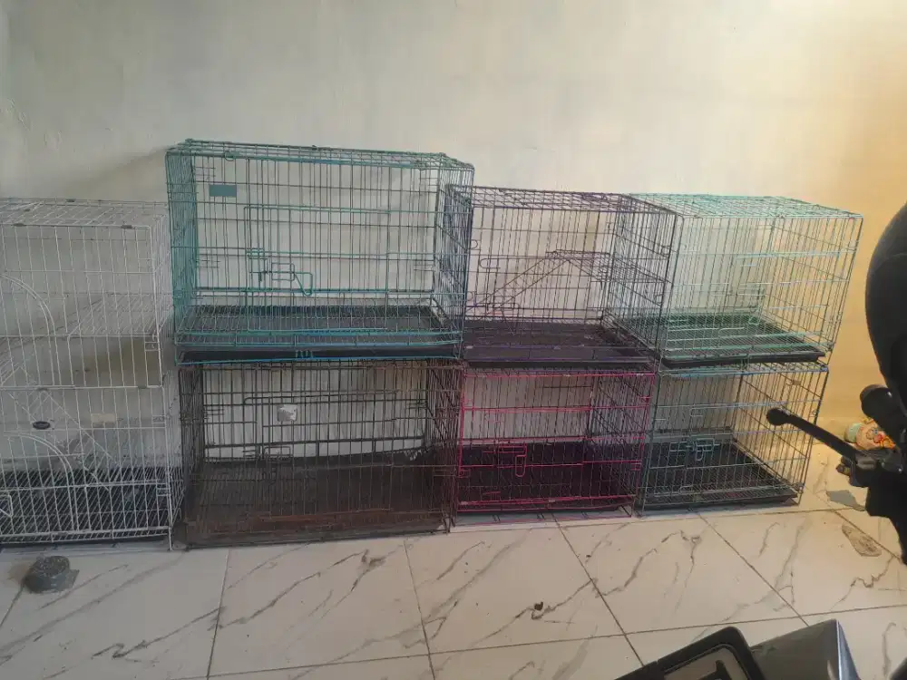 Kandang lipat anjing kucing