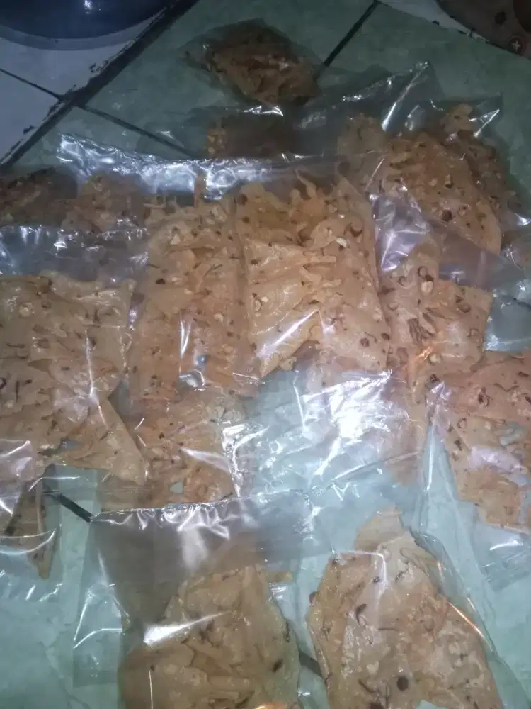 Peyek renyah dan gurih