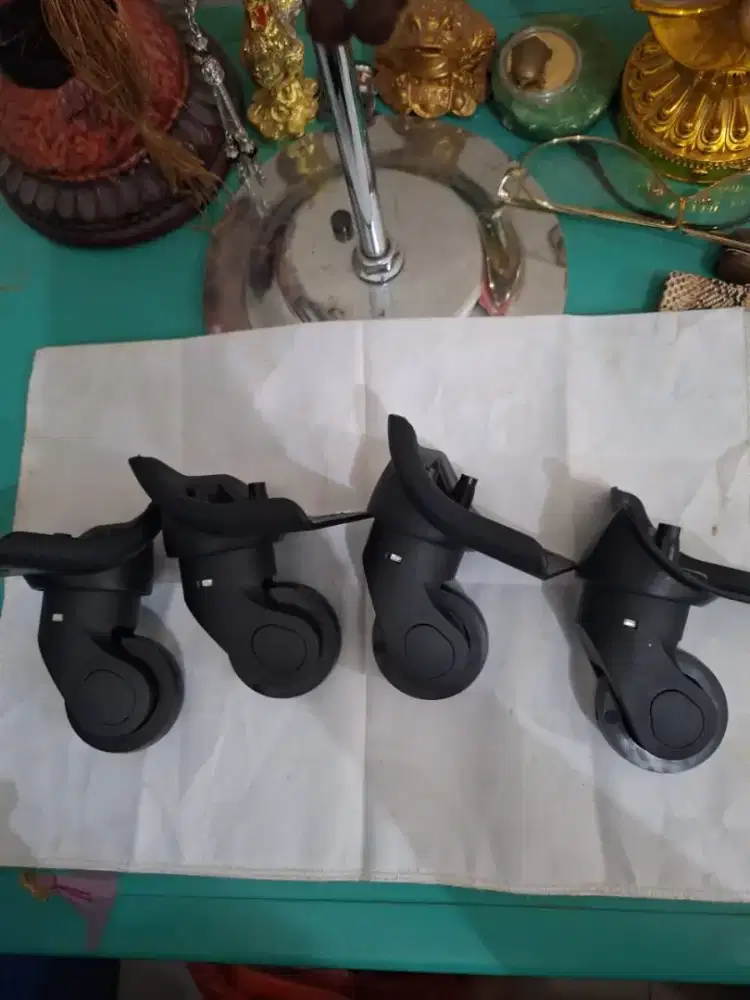 Roda koper single untuk 
Kope samsonite dan logel 
Warna hitam 4 pcs