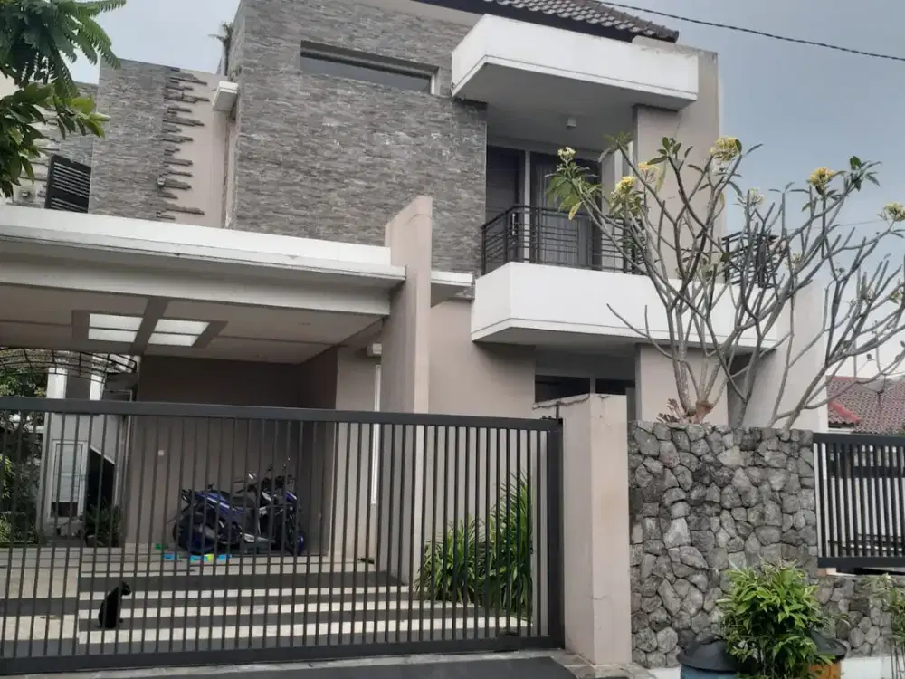 MURAH, Rumah Cantik Tanah Luas dekat SMAN 7 Kendalsari Suhat Malang