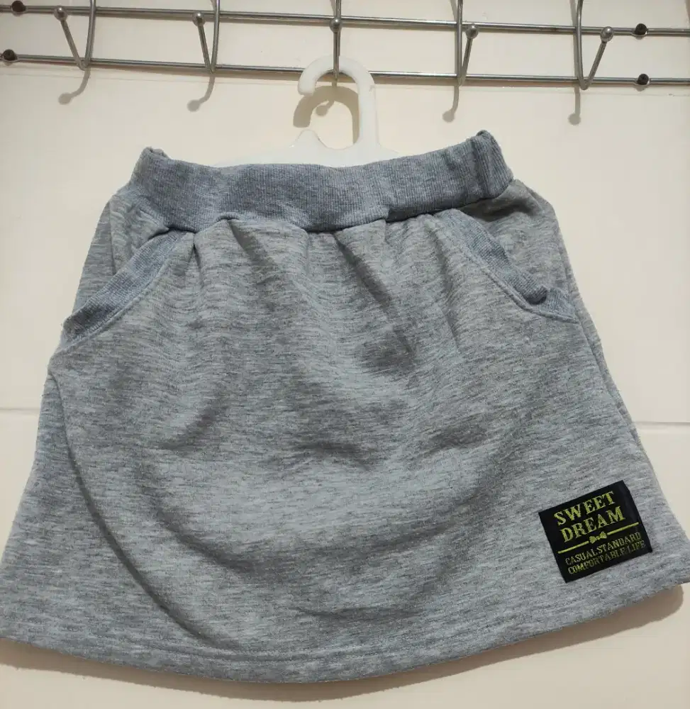 Preloved Rok anak perempuan warna abu