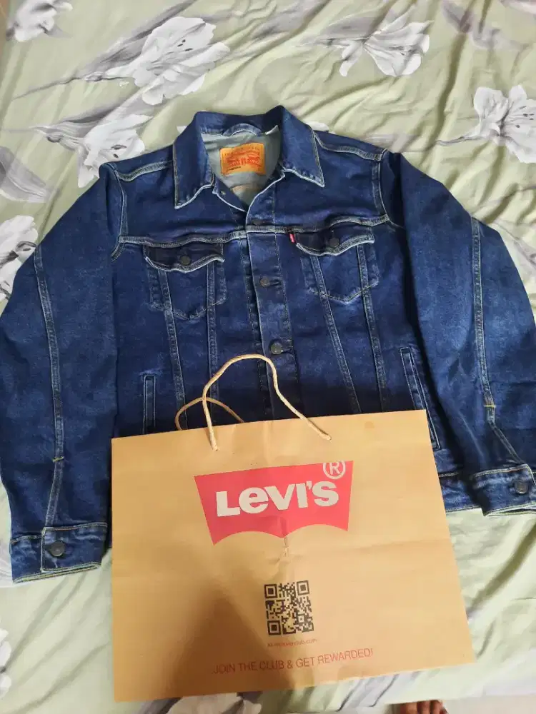 Jual cepat Jaket Levi's Original Masih baru Size L