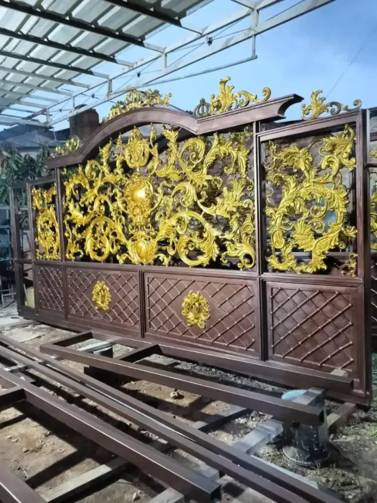 Pagar dan pintu gerbang kelasik