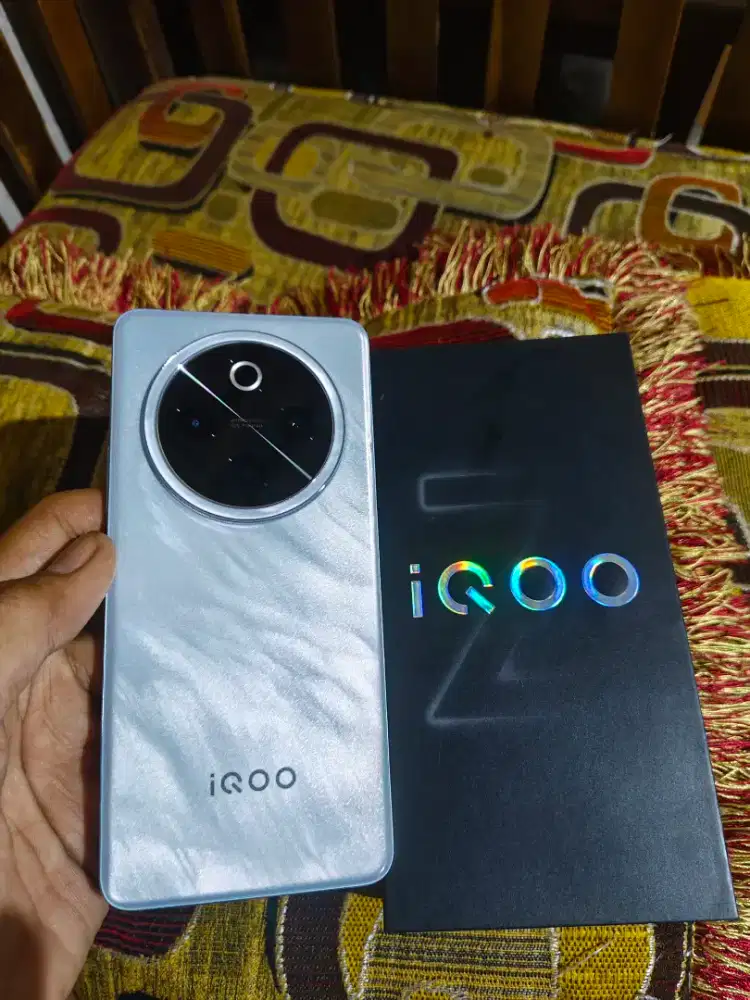Iqoo Z10 5G 12/256gb batere 7300mah istimewa full ori garansi panjang