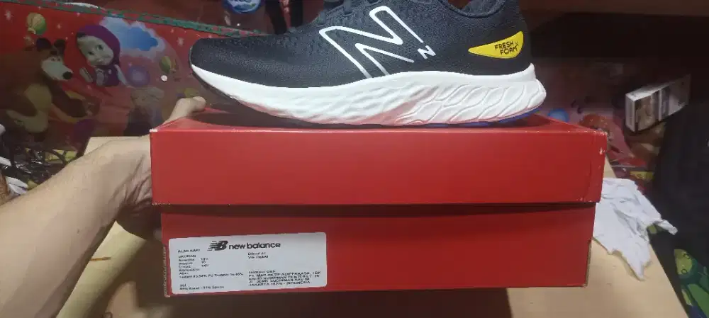 SEPATU RUNNING / New Balance Freshfoam X Evoz V4