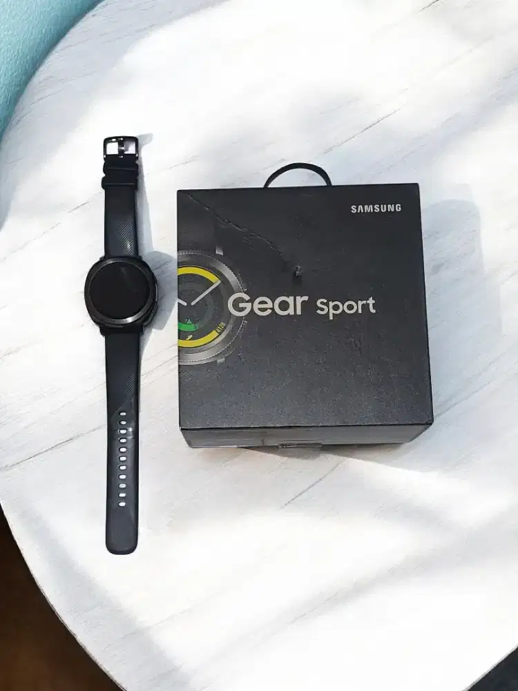 Samsung Gear Sport Fullset + Bonus Strap Spigen | Mulus | Siap Pakai