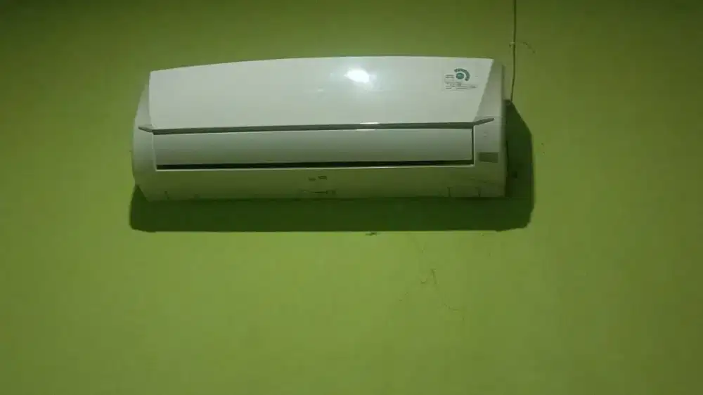 AC Sharp 1pk R32 like new