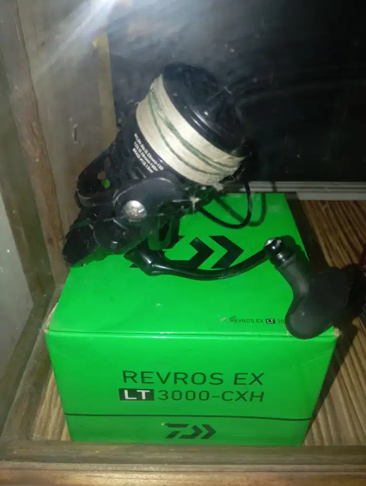 Daiwa revros EX LT 3000CXH limited ORI Vietnam