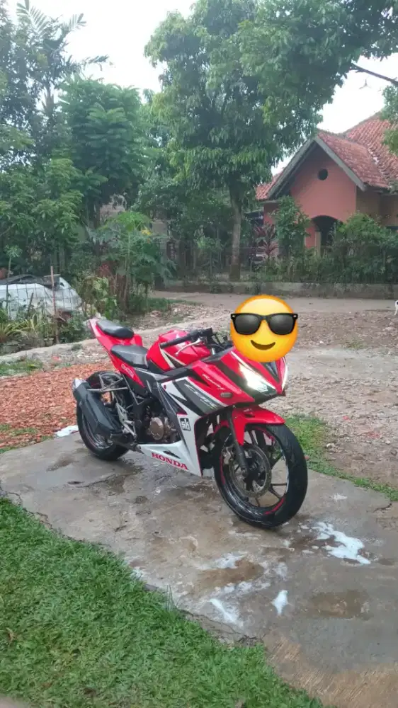 HONDA CBR 150 MERAH