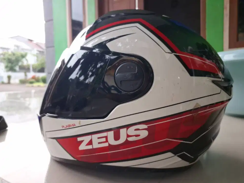Helm ZEUS Plasma