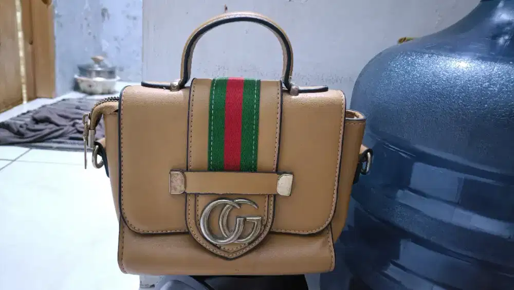 Preloved tas Prem kulit minus gak ada tali selempang nya