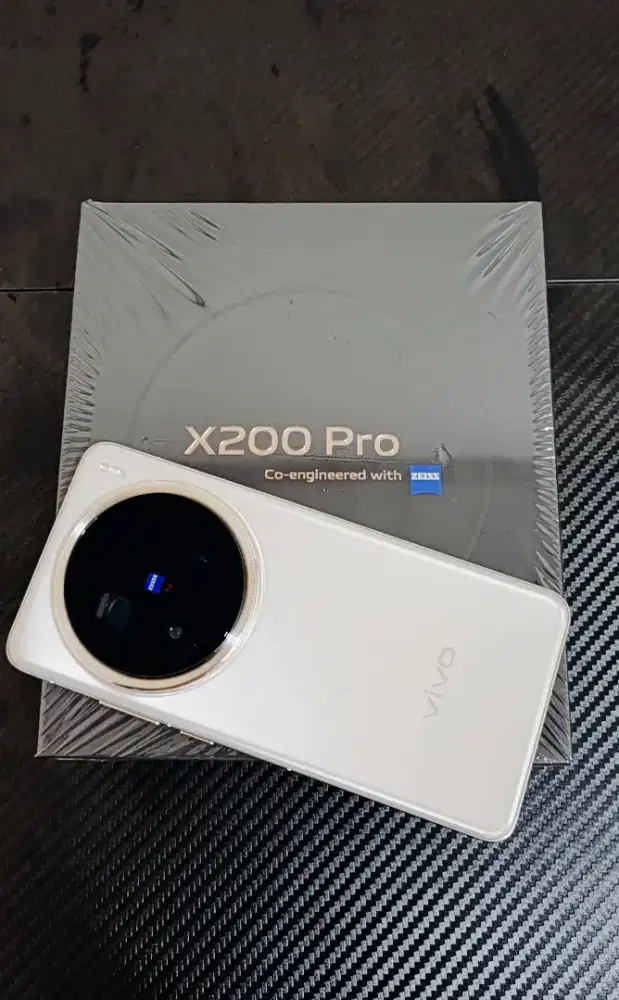 Vivo X200 Pro titanium